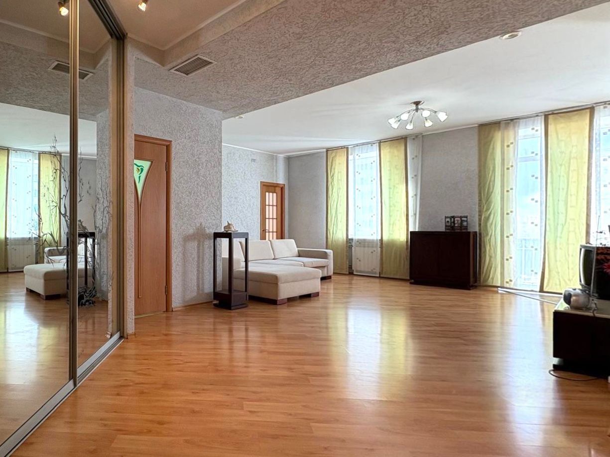 3-комнатная квартира в аренду, Красный просп. 173 — 47 000 ₽/мес